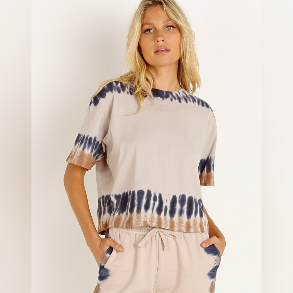 Richer Poorer Relaxed Crop Tee | Size XS | Tie Dye | Cream & Navy